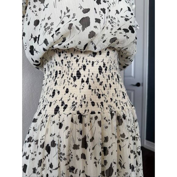 New Lulu’s Sweet Shimmer Cream Floral Print Smocked Maxi Dress Medium - Picture 8 of 11